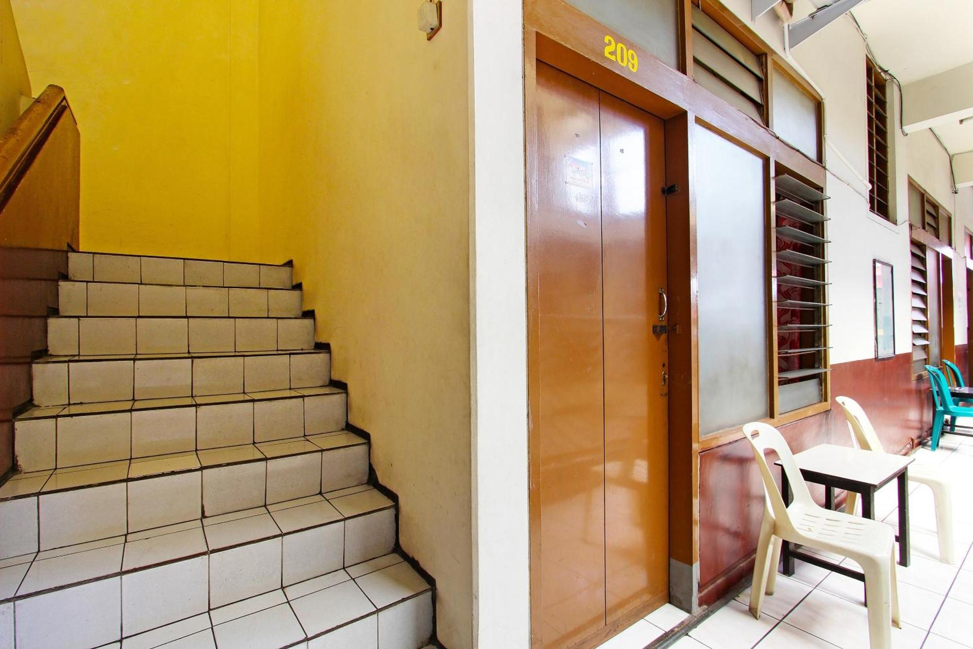 Oyo 91354 Hotel Mutiara Magelang Eksteriør bilde
